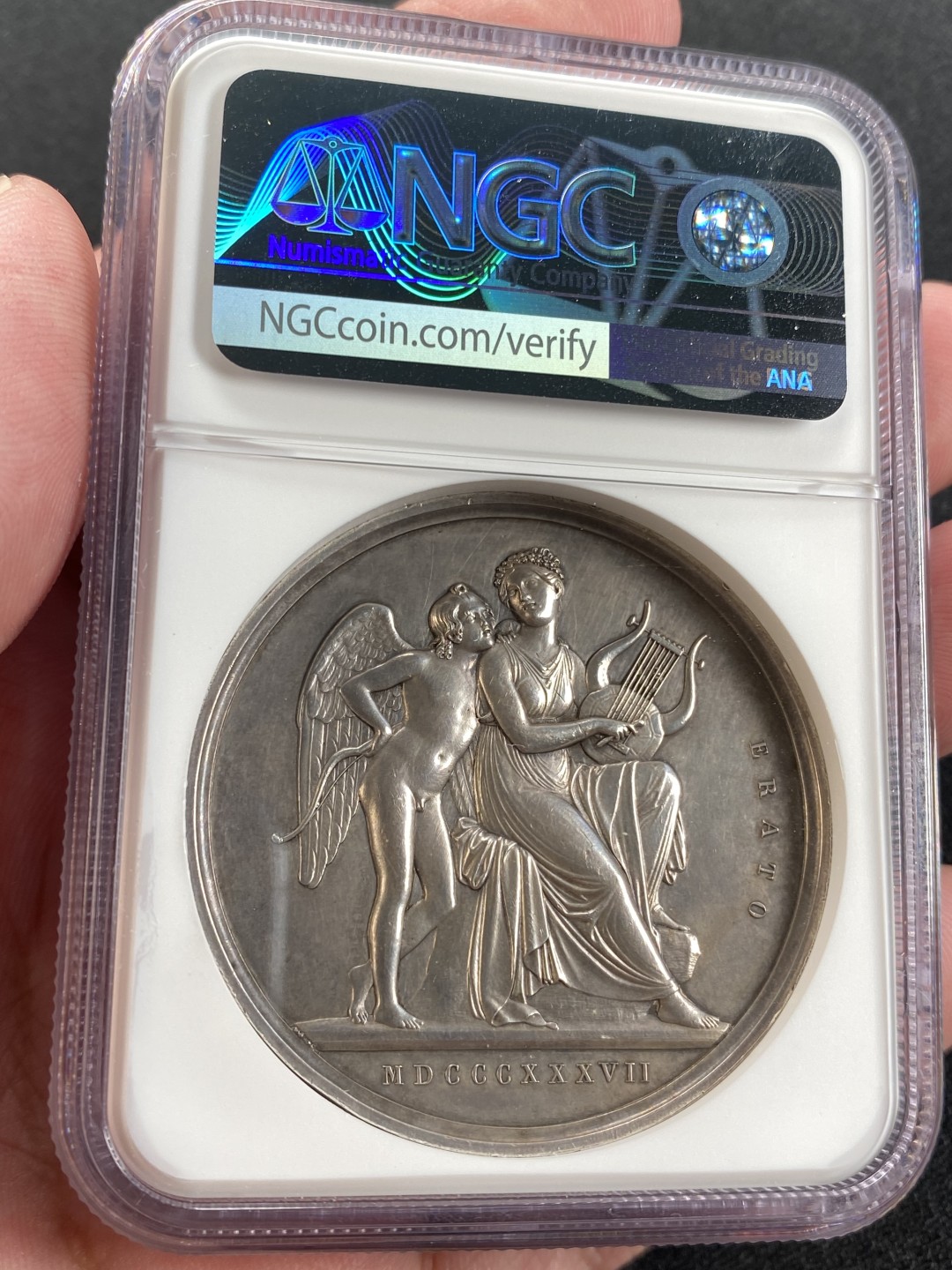 万国钱币拍卖第008期（慕尼黑2T之夜） NGC MS61 1837年丹麦弗雷德里克六世大银章 背面缪斯手持七弦琴，丘比特持弓依偎，46MM 45G 加厚盒