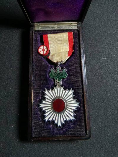 盛世勋华——号角文化勋章专场拍卖第105期 - 牢记历史勿忘国耻--日本勋五等旭日勋章 带原盒 明治版