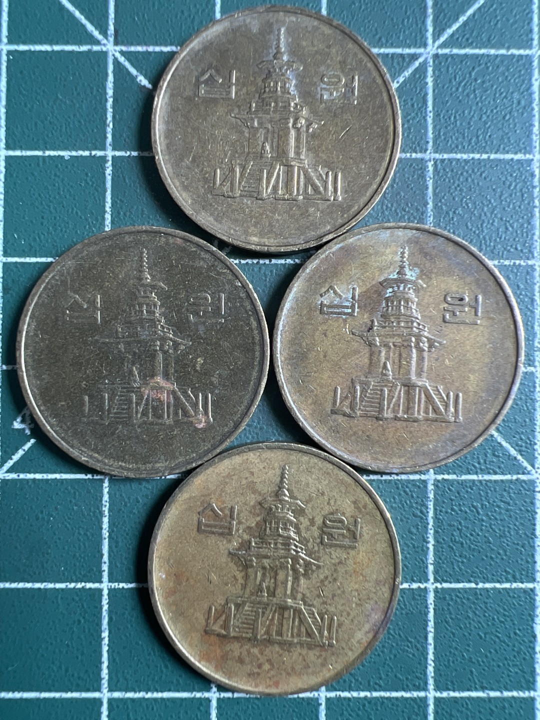 泡泡堂第343期  世界硬币 （无押金，捡漏，全场20包邮，偏远地区除外，接收代拍业务） 韩国十元四枚