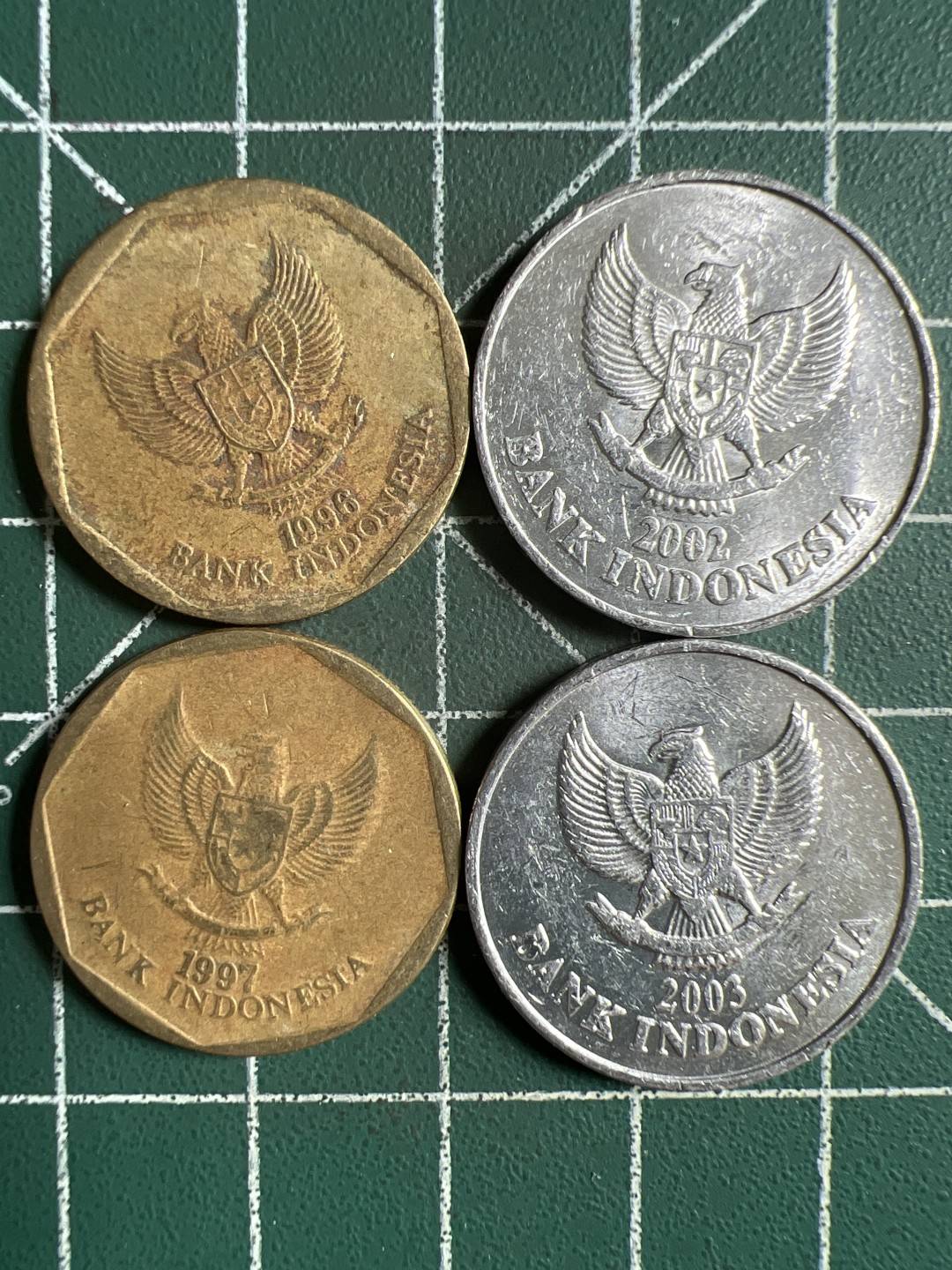 泡泡堂第325期  世界硬币 （无押金，捡漏，全场20包邮，偏远地区除外，接收代拍业务） 印尼100卢比四枚