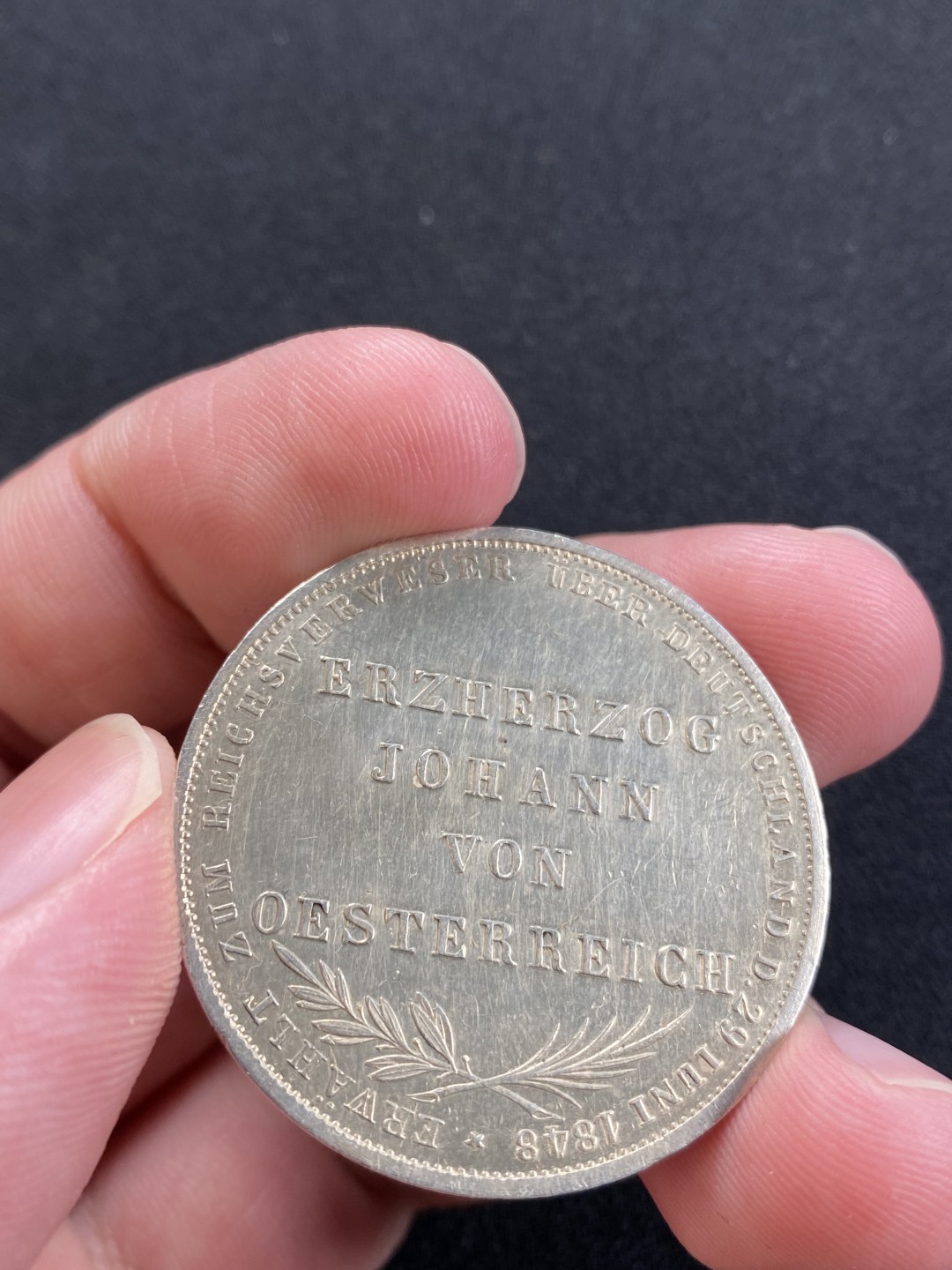 万国钱币拍卖第008期（慕尼黑2T之夜） 1848年法兰克福宪法纪念双头鹰2盾，淡黄色包浆，细节好。