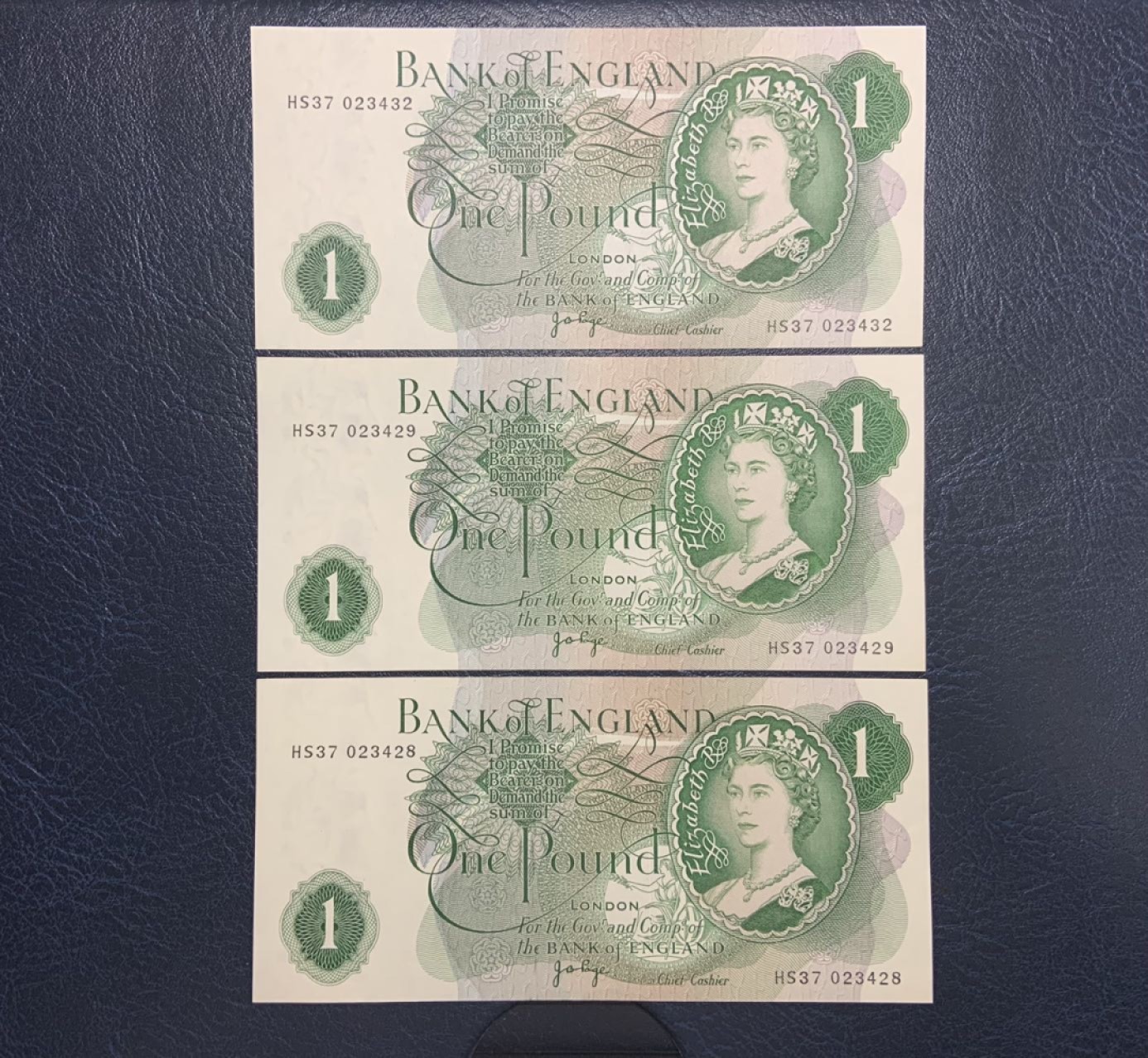 收藏联盟Quantum Auction 第257期拍卖  英国1960-70年1镑三张 品相UNC- 点钞痕