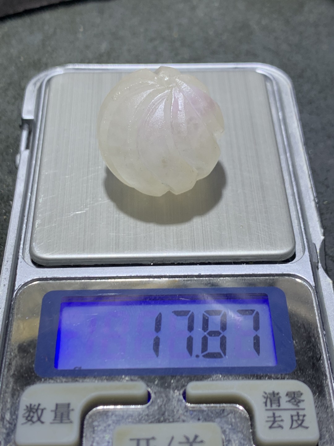 精美亚光满冰飘战国红玛瑙手工雕刻瓜珠一颗！