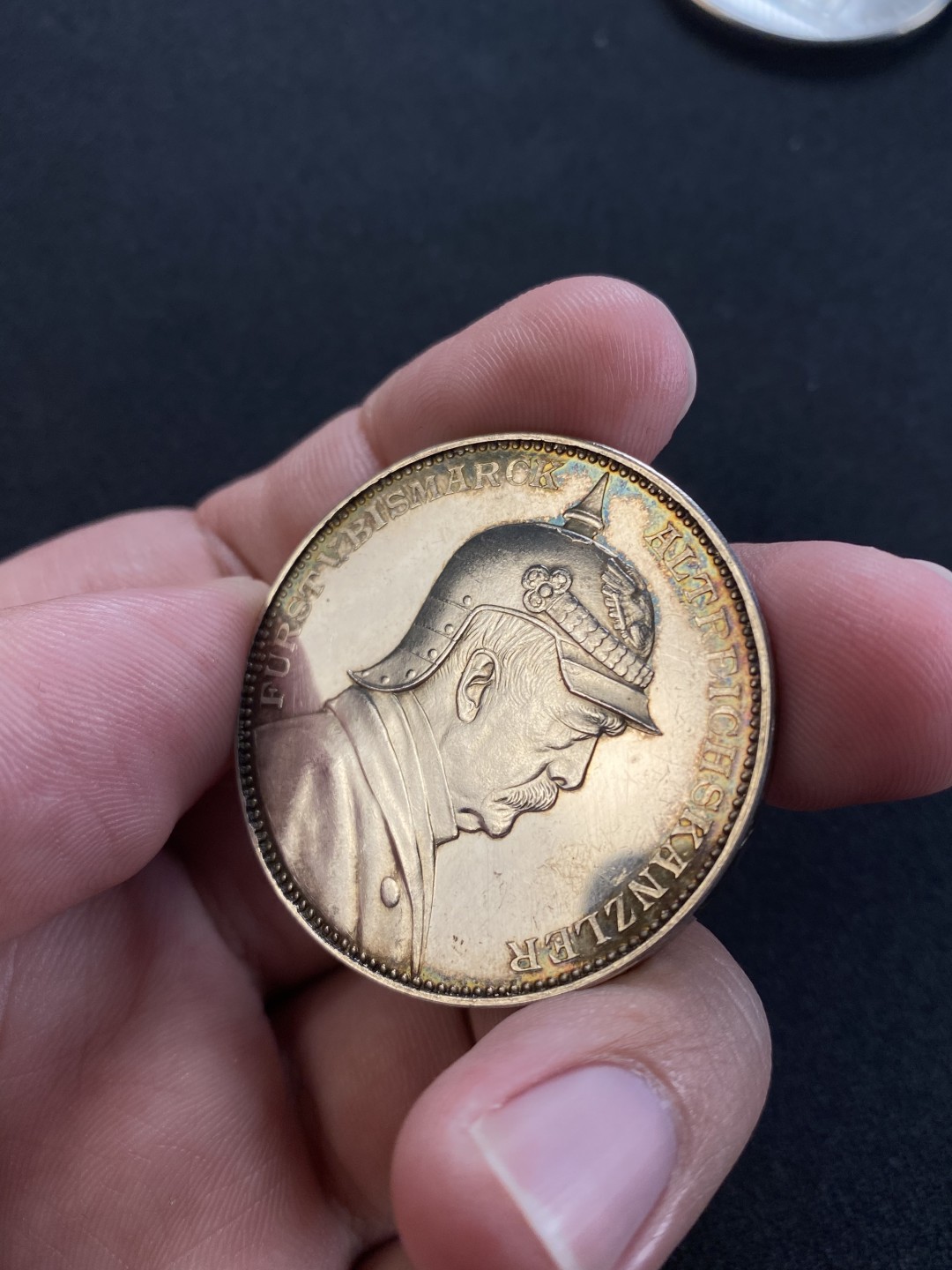 万国钱币拍卖第008期（慕尼黑2T之夜） 1898年俾斯麦逝世纪念大银章，五彩镜面，39mm，28.4g。