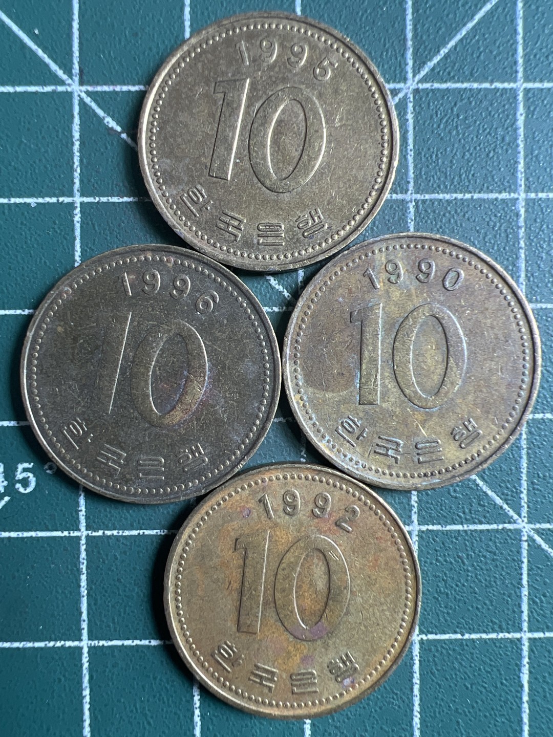 泡泡堂第343期  世界硬币 （无押金，捡漏，全场20包邮，偏远地区除外，接收代拍业务） 韩国十元四枚