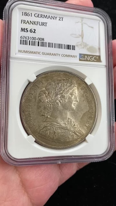 万国钱币拍卖第008期（慕尼黑2T之夜） NGC MS62 1861年德国法兰克福少女2泰勒 原味无洗非常难得