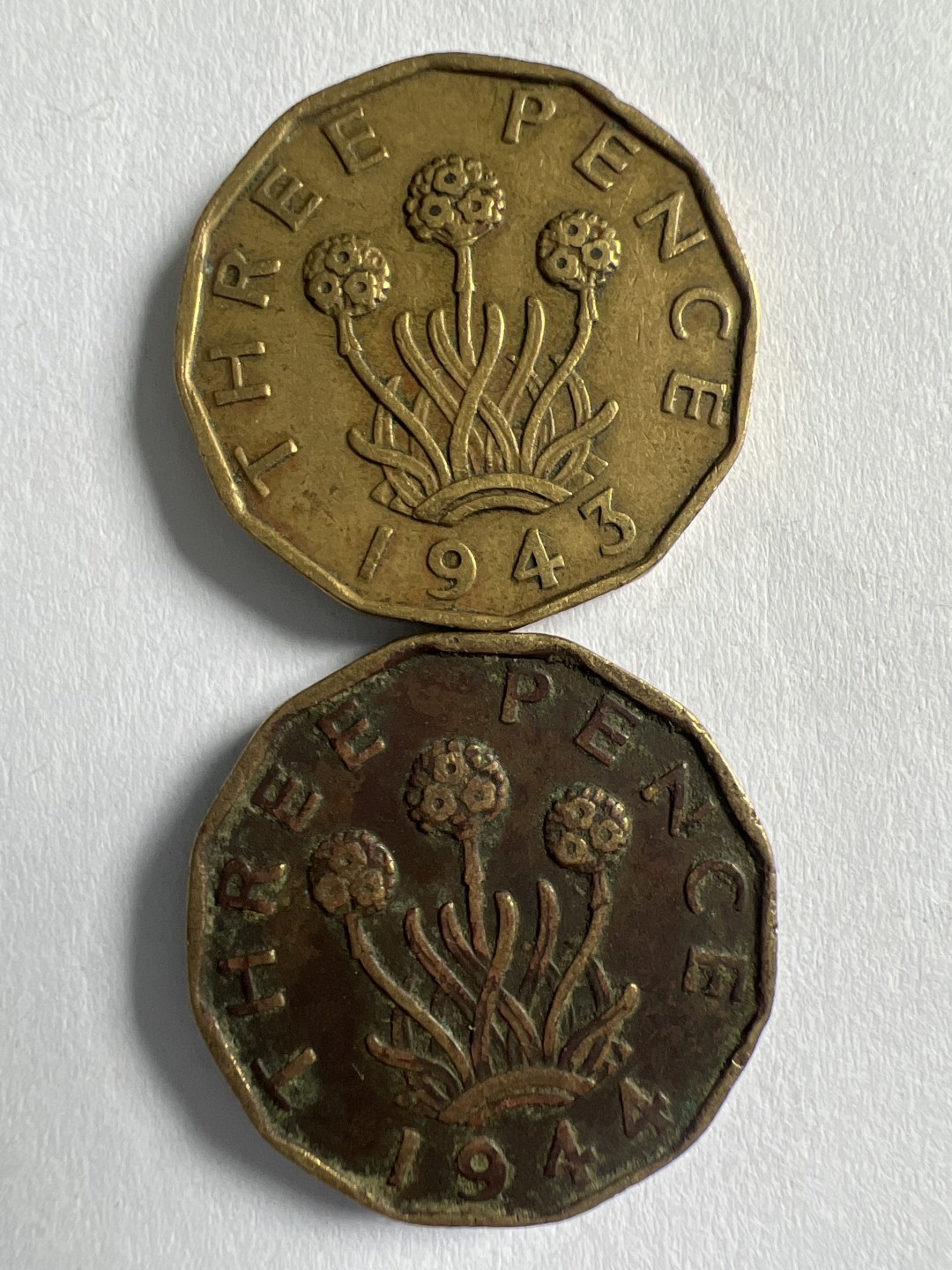 泡泡堂微拍第154幕硬币捡漏可累计专场👿👿，累计满二十元包邮，接受代拍业务 乔六三便士两枚