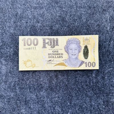 斐济2007年100元Hybrid复合钞，女王版，倒置➕豹子号111 - 斐济2007年100元Hybrid复合钞，女王版，倒置➕豹子号111