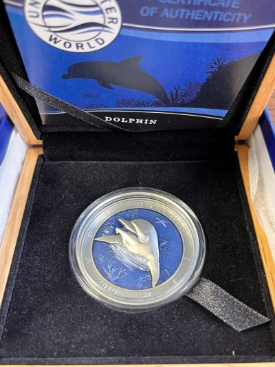 【海寧潮】巴巴多斯2019海底世界系列海豚镶透明珐琅3盎司银币原价1599，盒子有破损