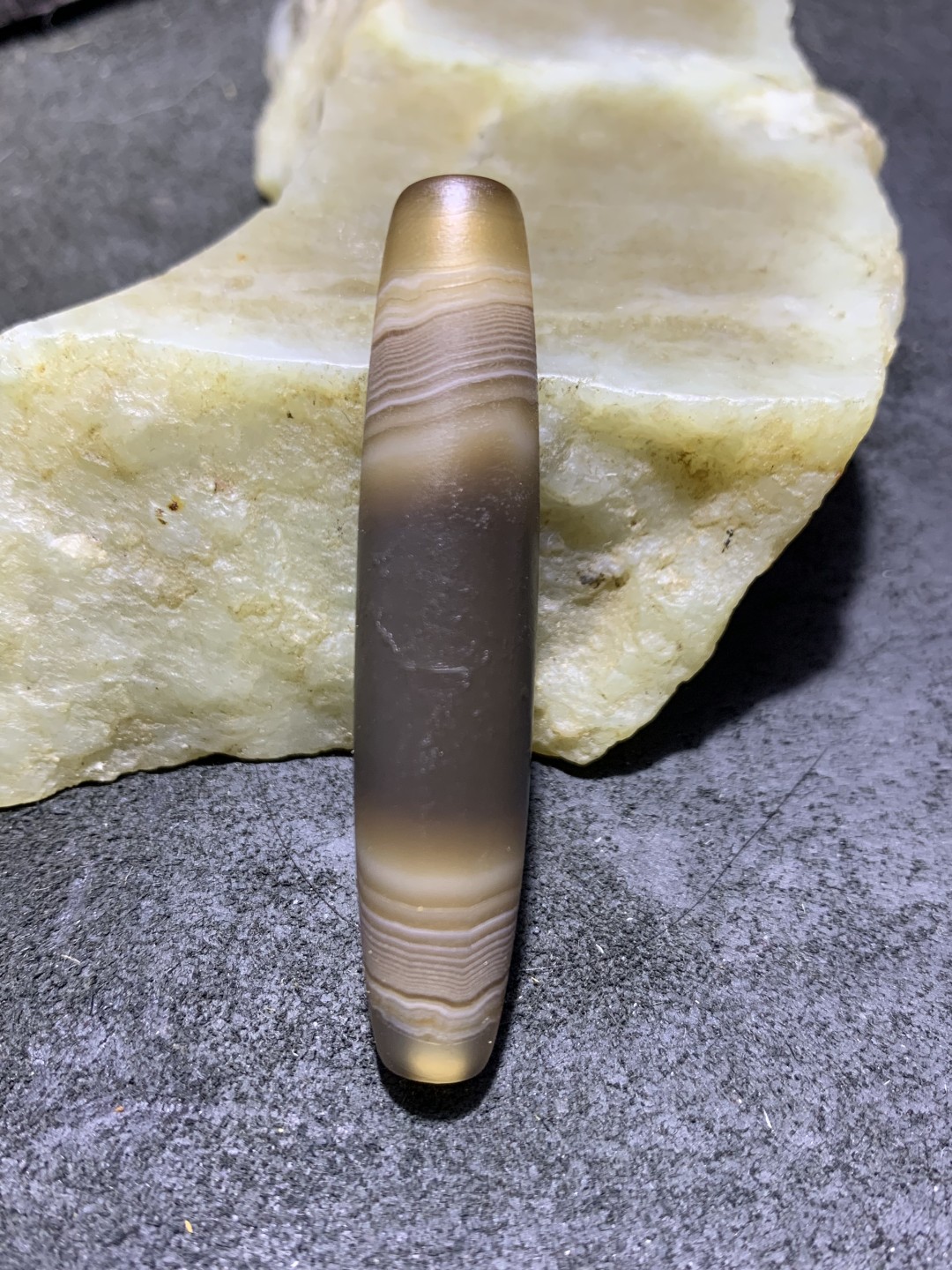 精美风化千层纹缠丝玛瑙大桶珠一颗，