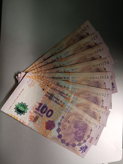 【专场20230622】热得不能再热了——热带国家/地区钞/币专场 - 【拍品001】阿根廷2012版100比索流通品相批量八张庇隆夫人