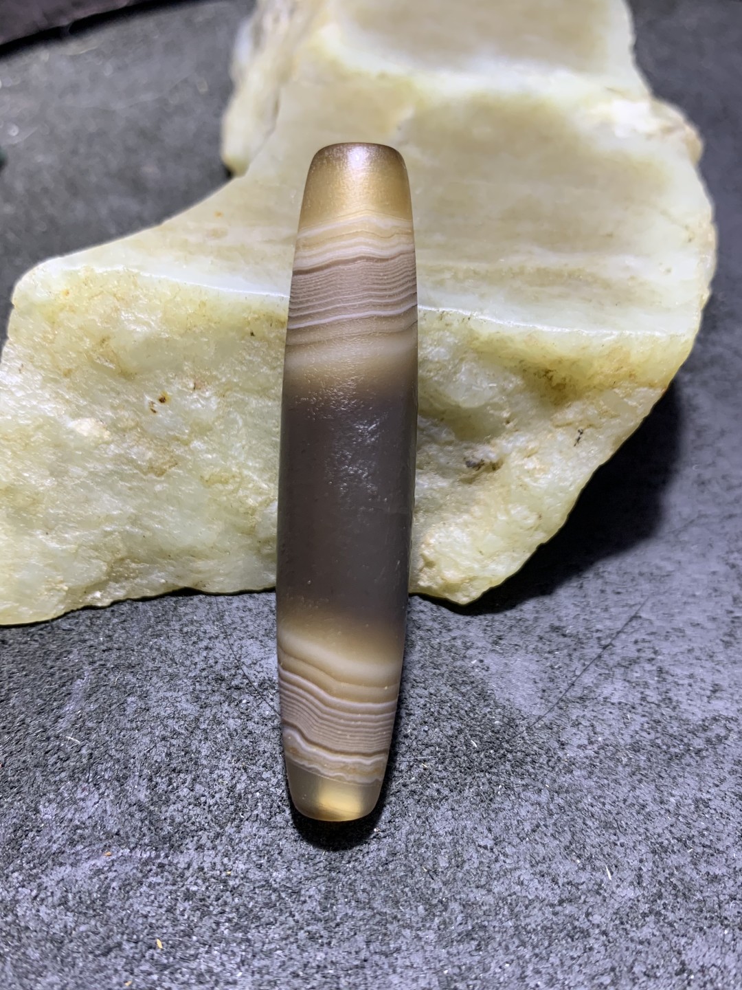 精美风化千层纹缠丝玛瑙大桶珠一颗，