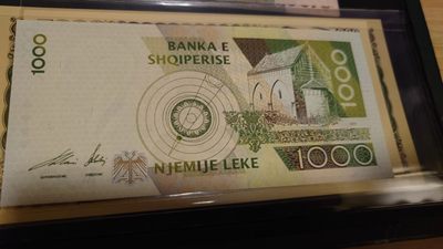 【世界钱币】精选微拍第62期暨2023年第九期 裸钞专场（有最新四月底币展卖剩品种） 2001年阿尔巴尼亚1000元 全新绝品无47