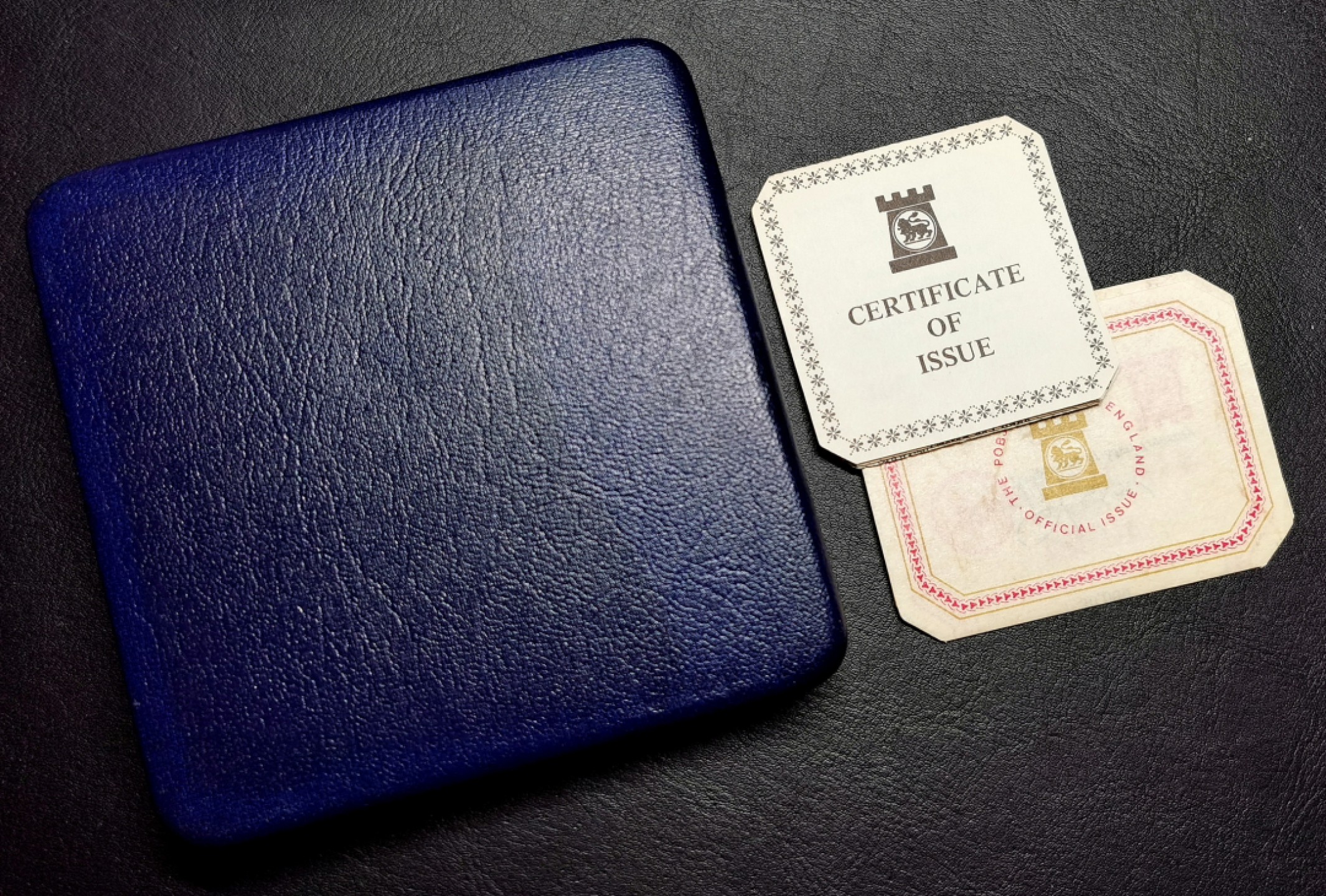 凡希社世界钱币微拍第二百三十八期 南大西洋三岛与马恩岛纪念伊丽莎白登基银禧三镍一银原盒证书！