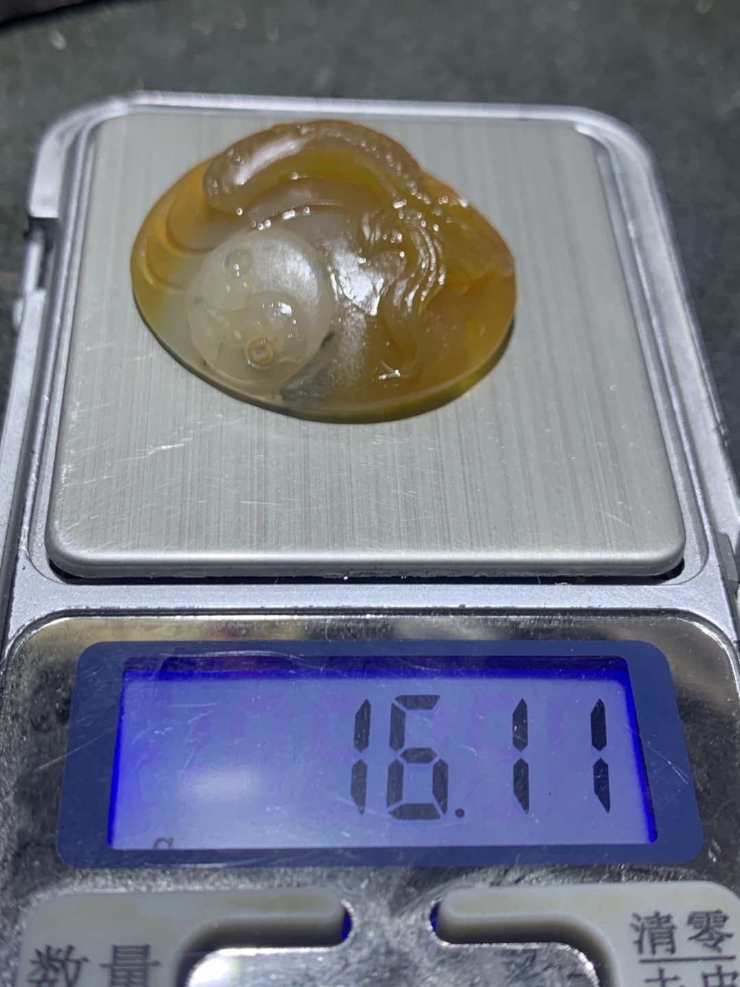 精美亚光蒙料冰飘鸡油黄战国红玛瑙手工雕刻太极阴阳鱼吊坠一个，