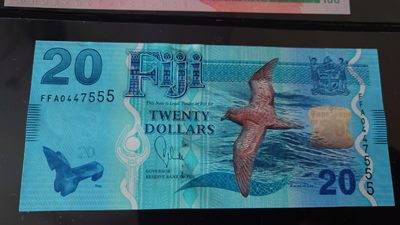 【世界钱币】精选微拍第62期暨2023年第九期 裸钞专场（有最新四月底币展卖剩品种） 2012年斐济20元 首发FFA冠豹子号555 全新绝品