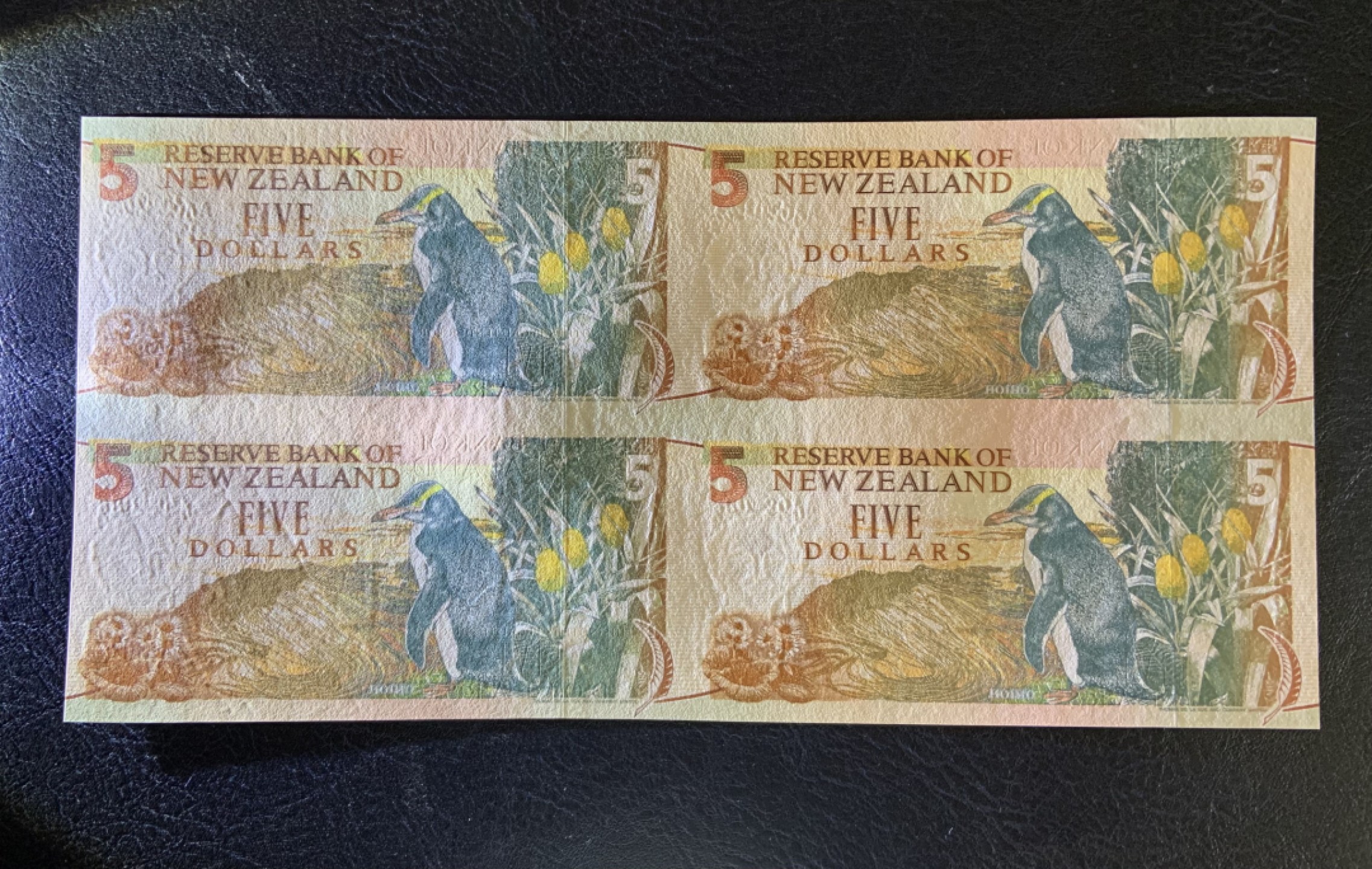 收藏联盟Quantum Auction 第258期拍卖  新西兰1992年5元四连体(含原版册) 品相全新UNC AA冠 希拉里爵士