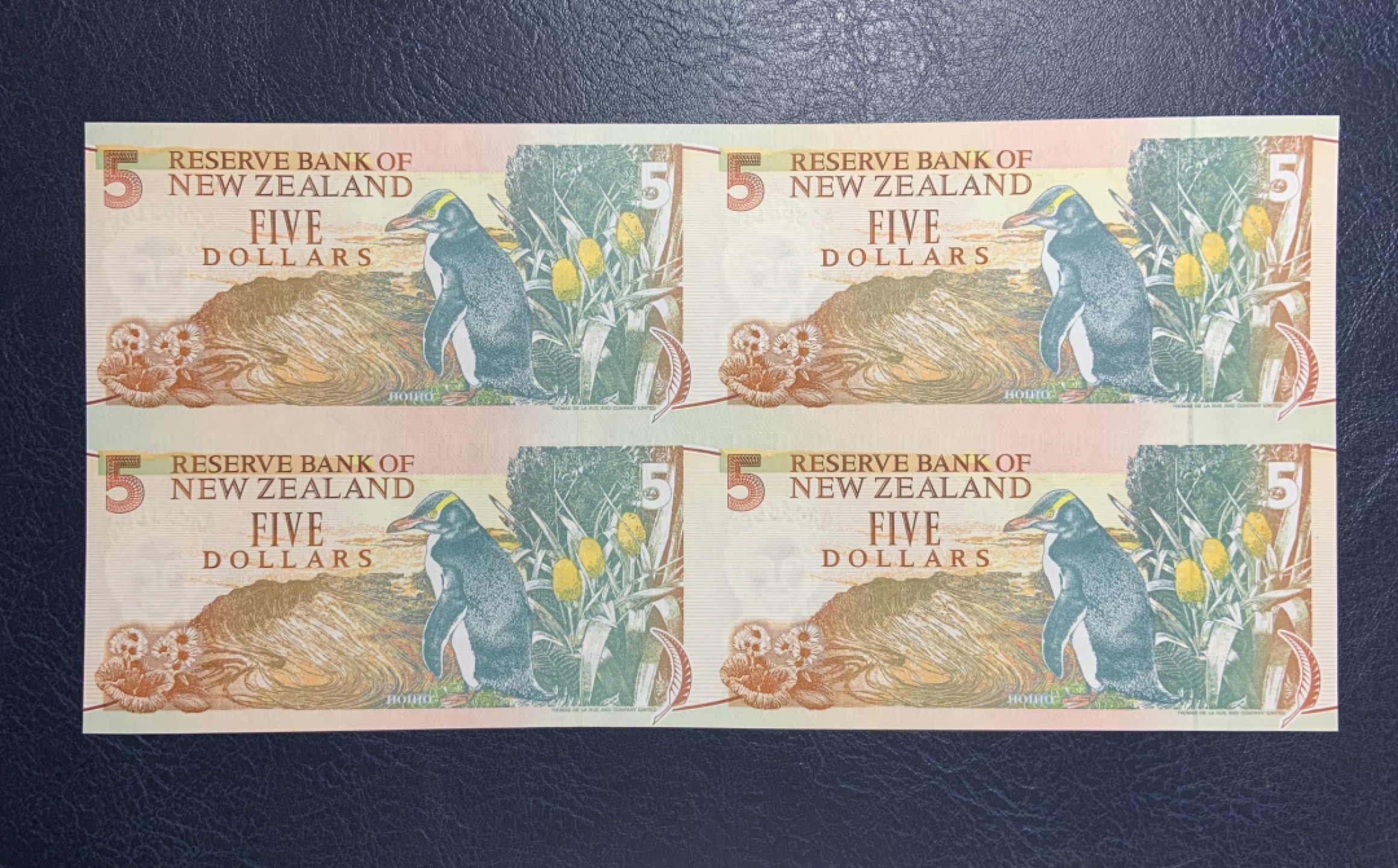 收藏联盟Quantum Auction 第258期拍卖  新西兰1992年5元四连体(含原版册) 品相全新UNC AA冠 希拉里爵士