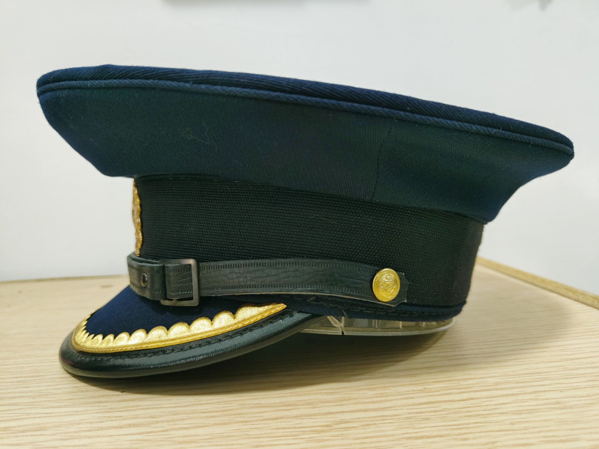 全场0元起拍 第56期 咸鱼国勋章拍卖专场 5月17日（周三）下午6：00开始 东德海军尉官大檐帽 57CM