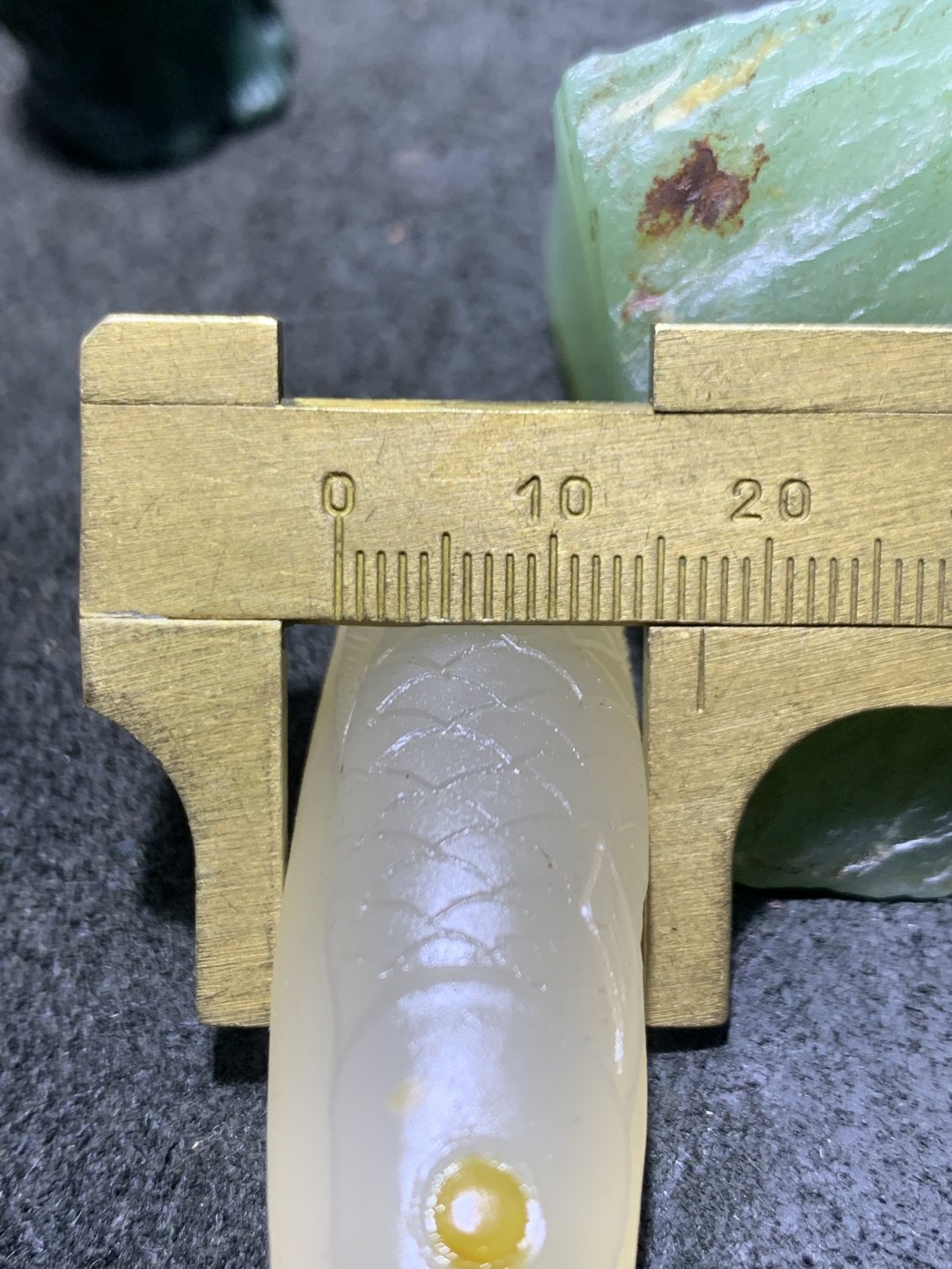精美高玉化海洋玉髓手工俏色巧雕龙鱼大桶珠一个！