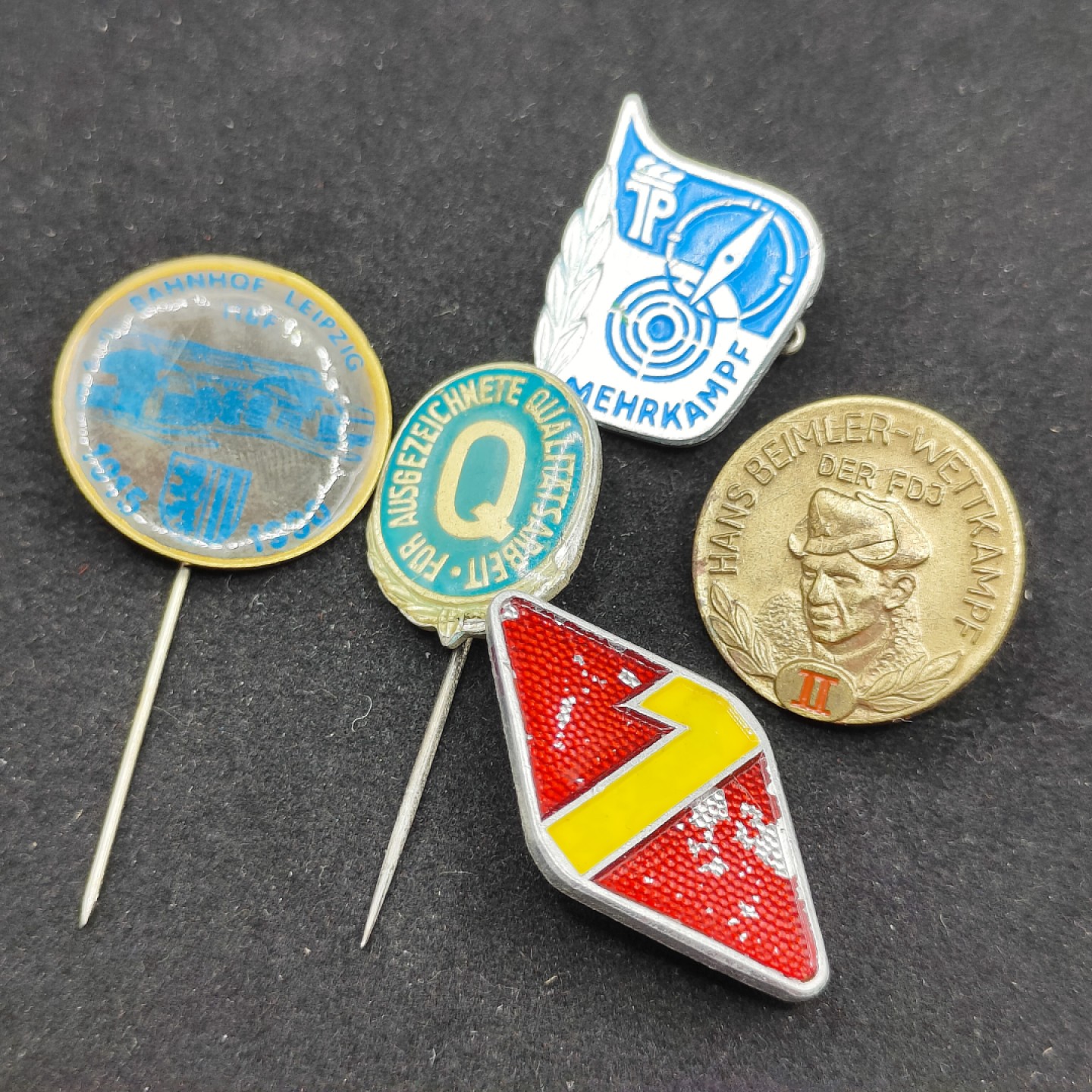 全场0元起拍 第56期 咸鱼国勋章拍卖专场 5月17日（周三）下午6：00开始 东德徽章一组