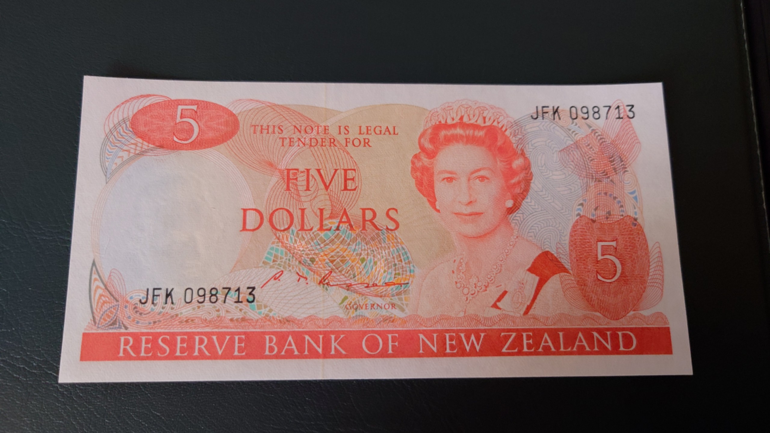 【世界钱币】精选微拍第62期暨2023年第九期 裸钞专场（有最新四月底币展卖剩品种） 新西兰5元纸币 全新绝品无4尾号713