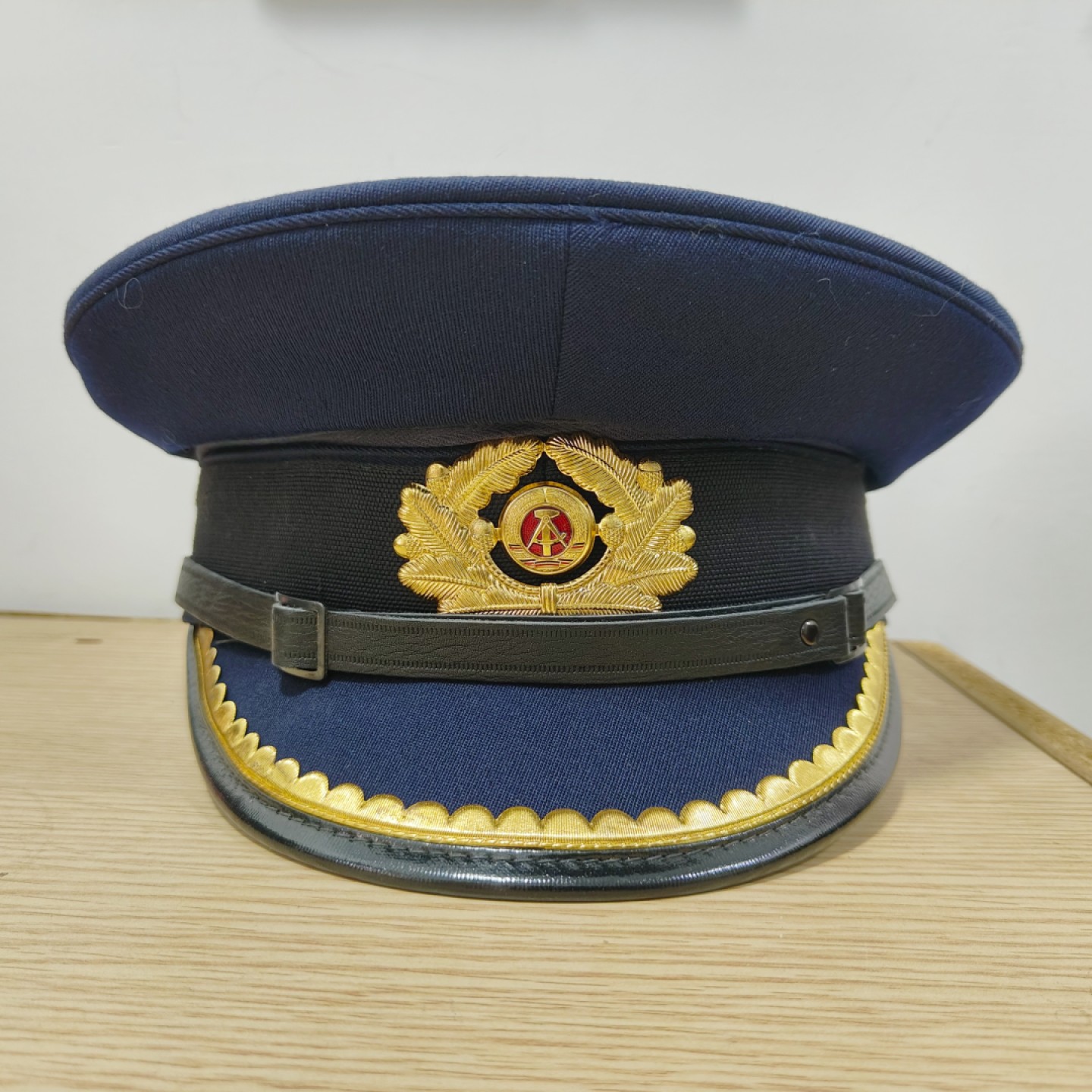 全场0元起拍 第56期 咸鱼国勋章拍卖专场 5月17日（周三）下午6：00开始 东德海军尉官大檐帽 57CM