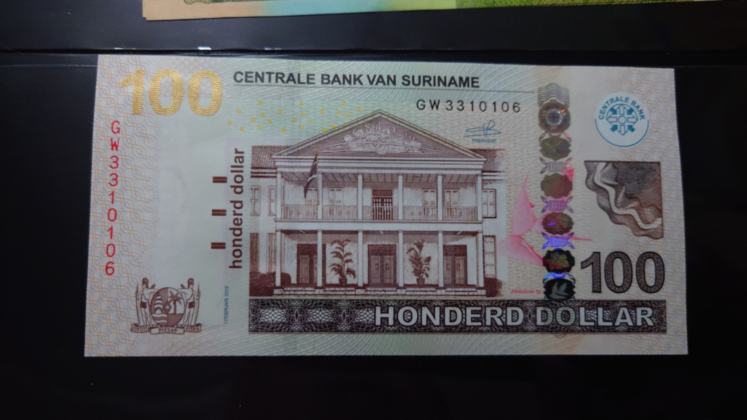 【世界钱币】精选微拍第62期暨2023年第九期 裸钞专场（有最新四月底币展卖剩品种） 2019年苏里南100元 全新绝品无47尾号106