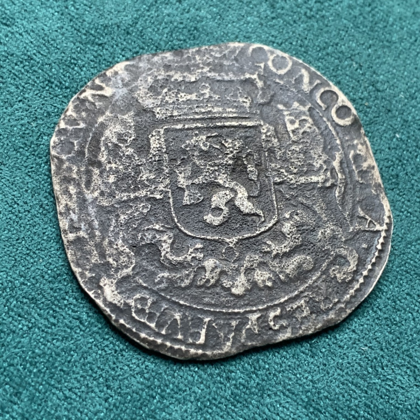 《竞宝斋》第164场-周日，周一，周四 3场 (全场包邮) 荷兰 16XX年 格尔德兰省省大马剑大银币 海捞品种  经过300多年的磨砺 被海水侵蚀的只剩下 20.3克