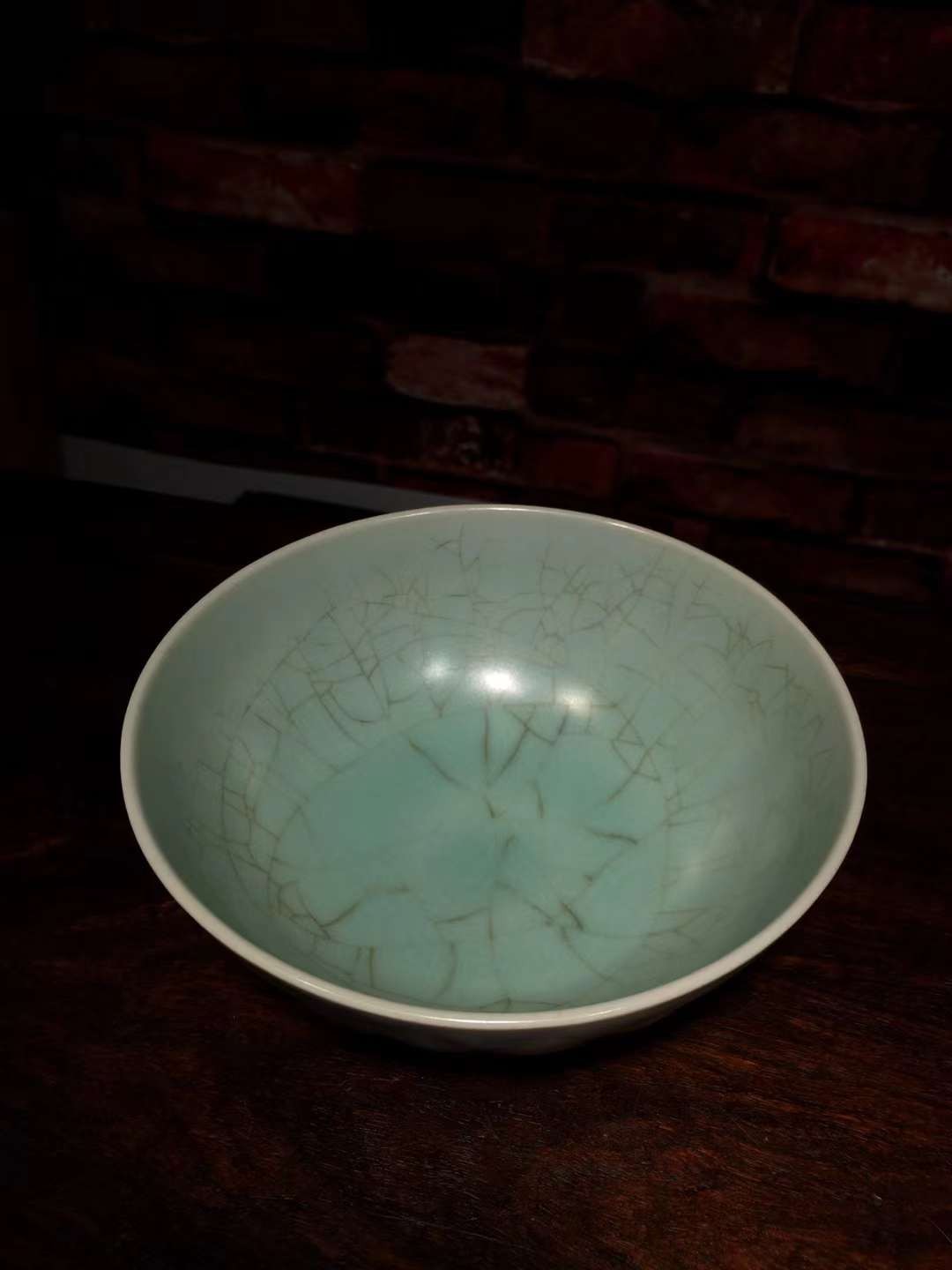 青瓷 龙泉窑瓷器碗 粉青釉 碗 蕉叶纹 开片均衡自然 釉汁肥润 器形规整 胎质细腻 温润如玉 高度73mm 直径173mm 重量370g