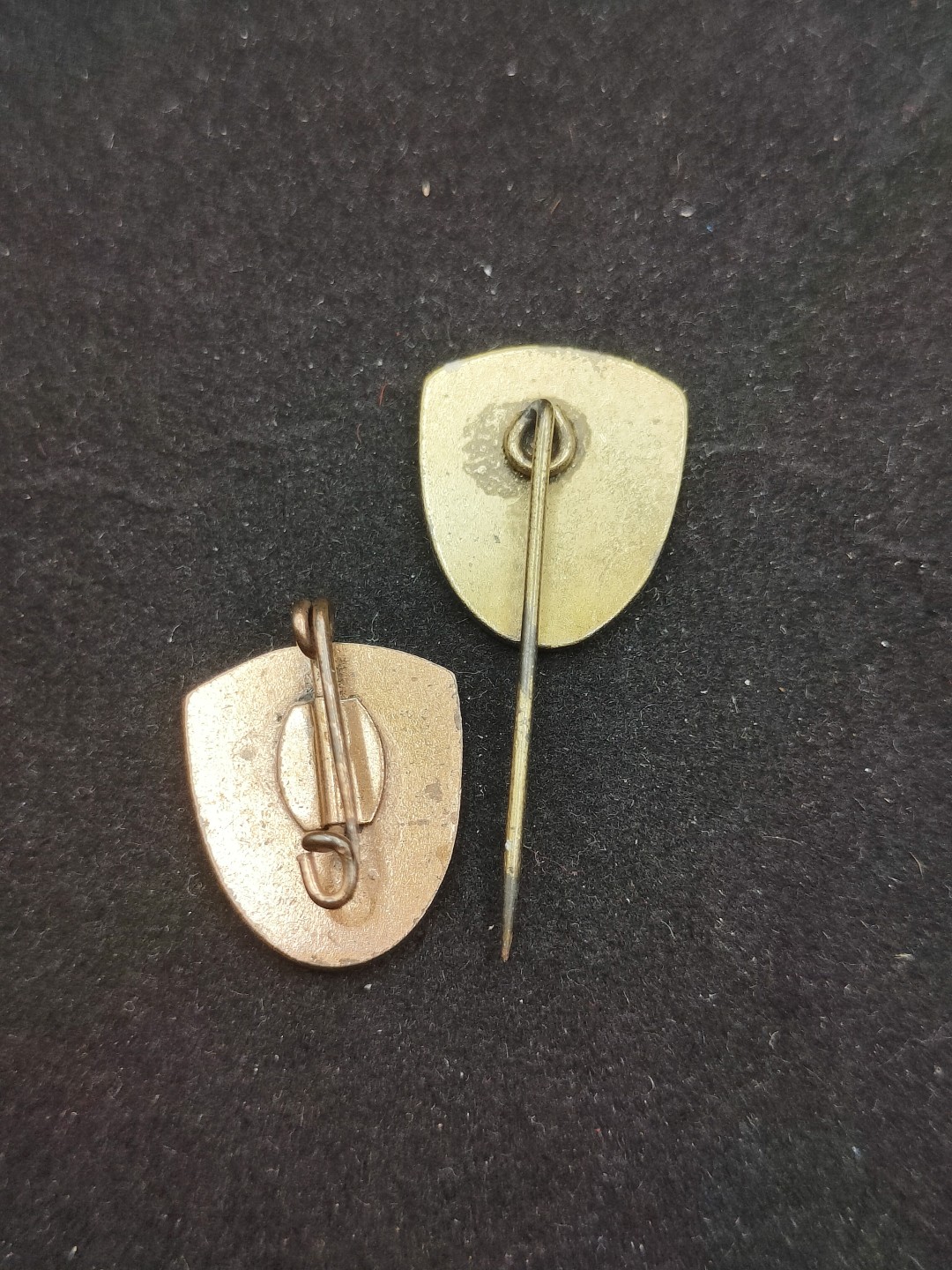 全场0元起拍 第56期 咸鱼国勋章拍卖专场 5月17日（周三）下午6：00开始 东德射击珐琅奖章一组