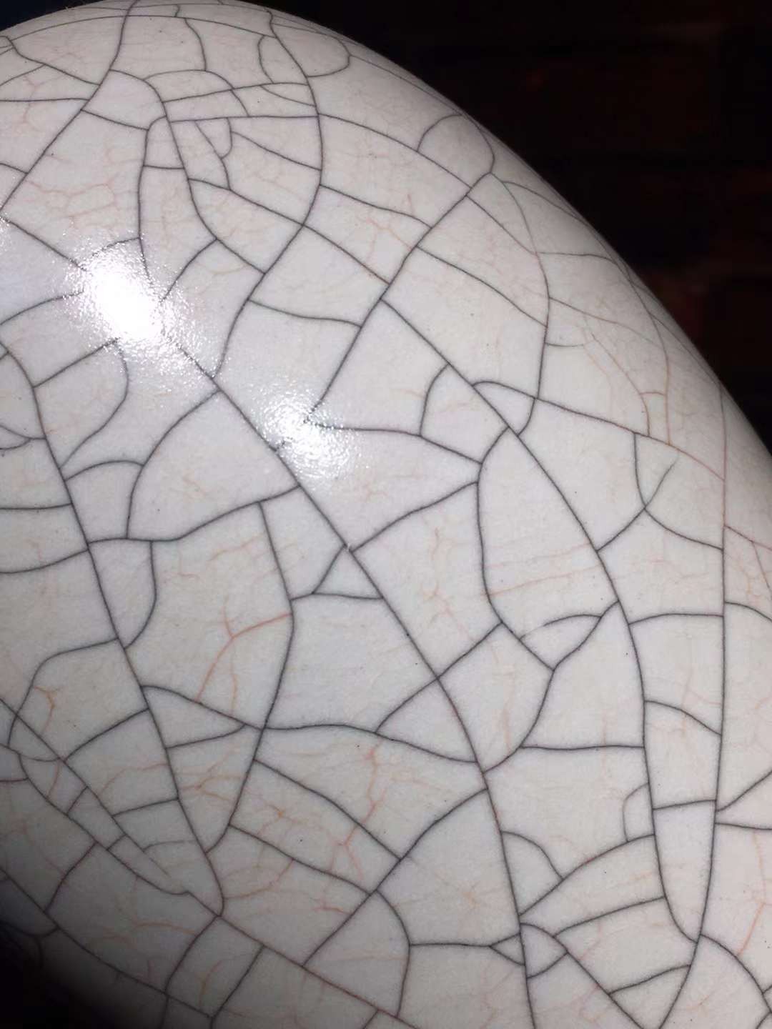 哥窑瓷器梅瓶 美人肩 这包浆润润到最正品 金丝铁线 铁足 开片均衡自然 标准款 这包浆完美 高度248mm 直径138mm 重量1070g 二斤一两