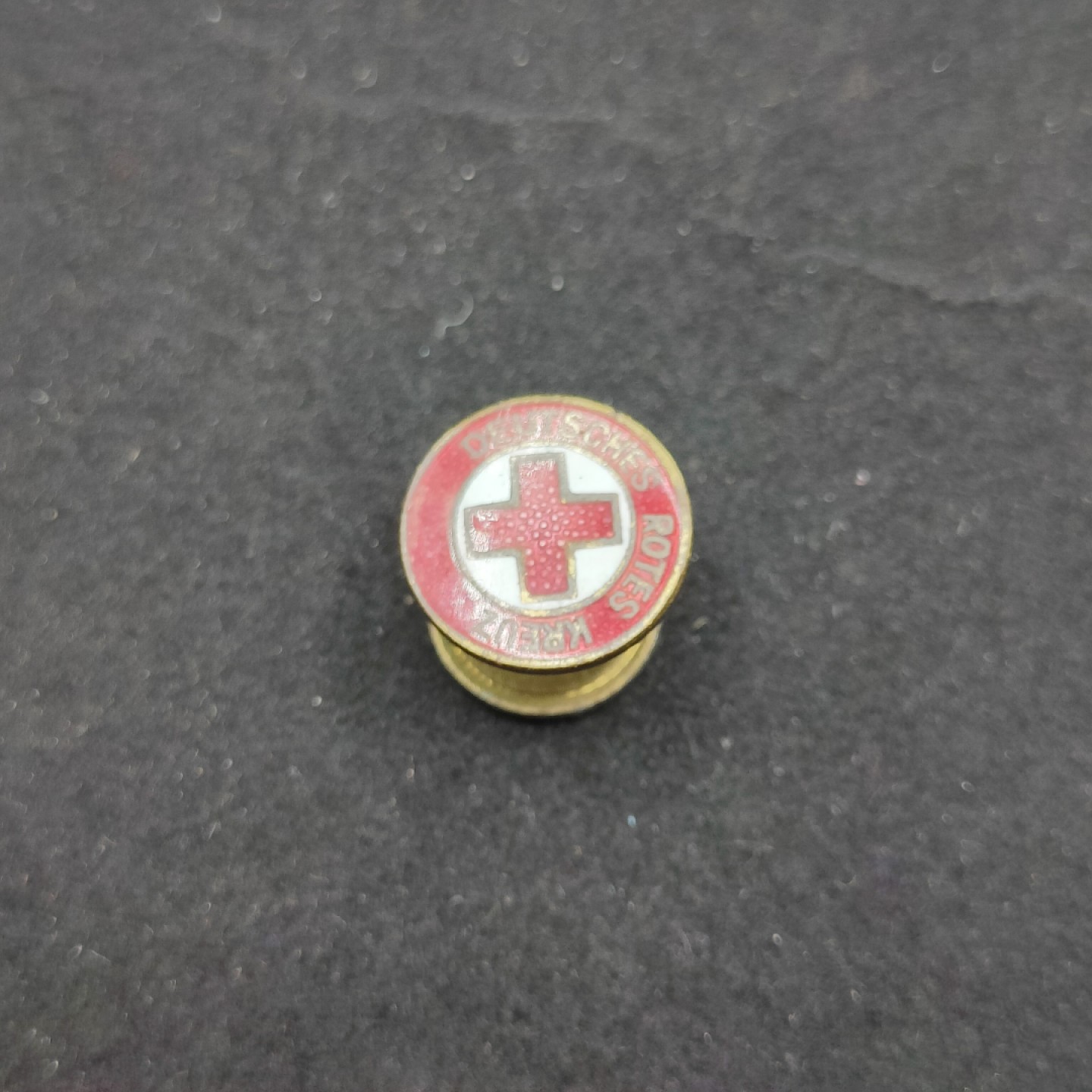 全场0元起拍 第56期 咸鱼国勋章拍卖专场 5月17日（周三）下午6：00开始 东德红十字珐琅章