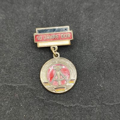 全场0元起拍 第56期 咸鱼国勋章拍卖专场 5月17日（周三）下午6：00开始 -  美品早期 东德建国10周年纪念珐琅章