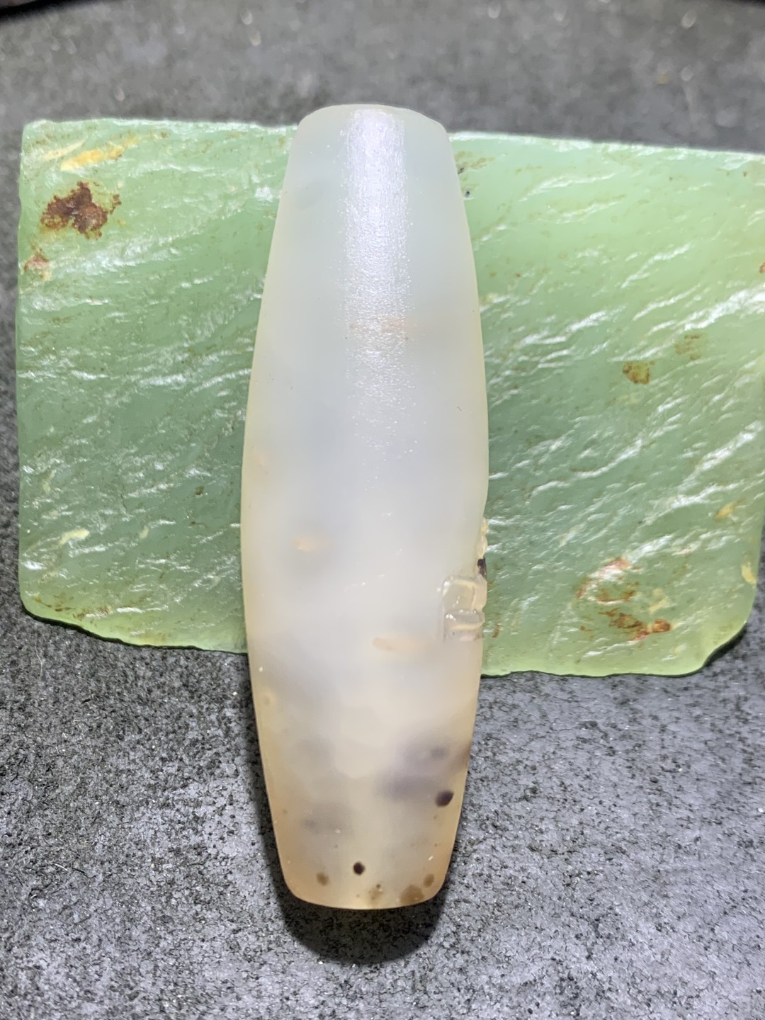 精美亚光高玉化海洋玉髓手工俏色巧雕独钓寒江雪意境大桶珠一个！