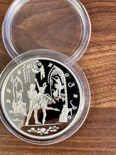 【海寧潮】俄罗斯1997年芭蕾系列天鹅湖5盎司精制纪念银币原价3200，有小细丝