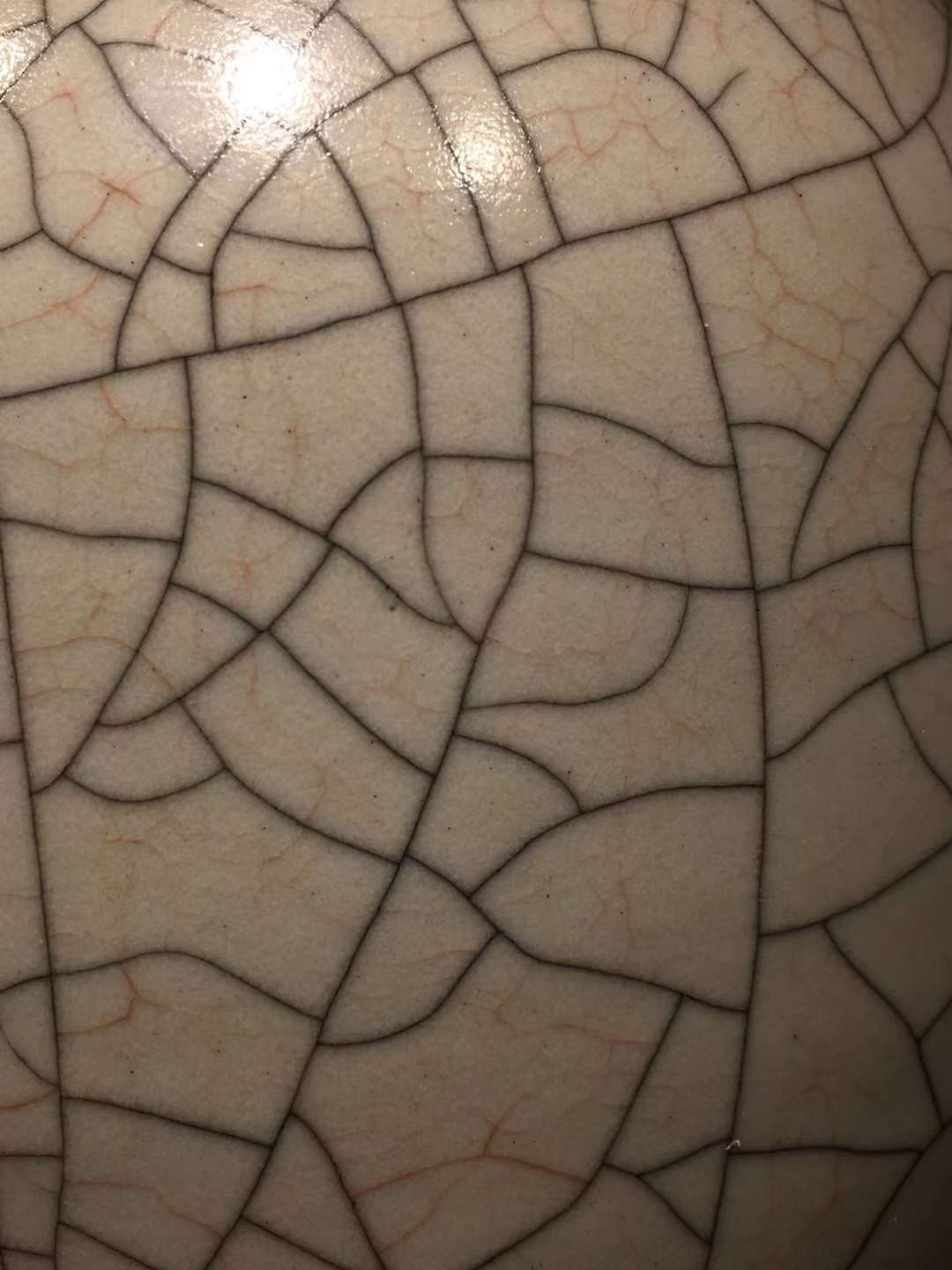 哥窑瓷器梅瓶 美人肩 这包浆润润到最正品 金丝铁线 铁足 开片均衡自然 标准款 这包浆完美 高度248mm 直径138mm 重量1070g 二斤一两