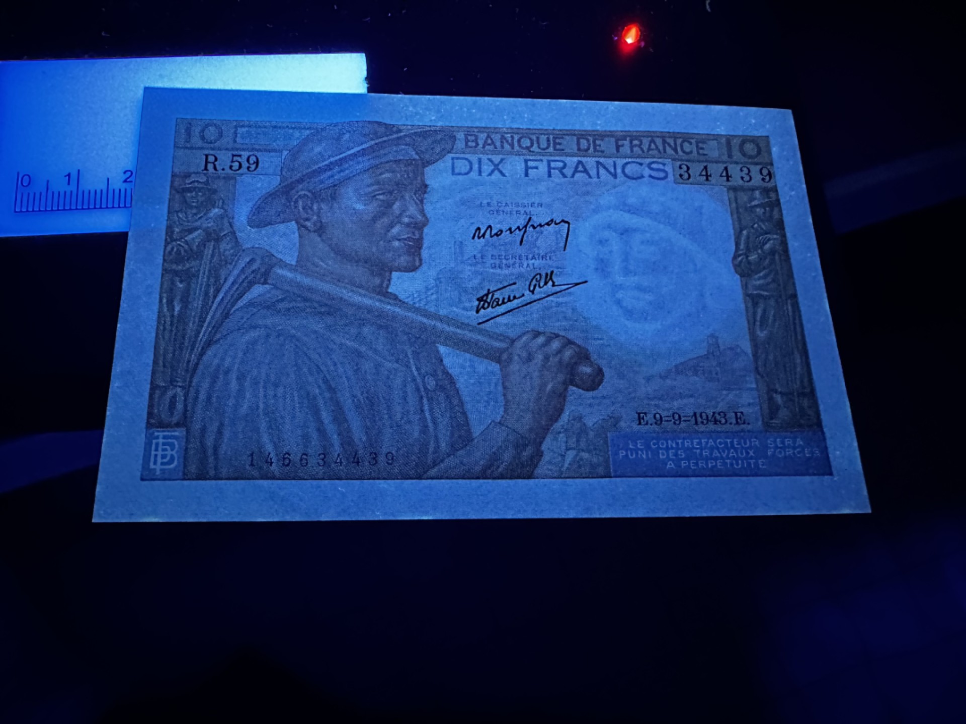 《外钞收藏家》第二百六十八期（连拍第二场） 1943年法国10法郎 基本全新 轻微瑕疵