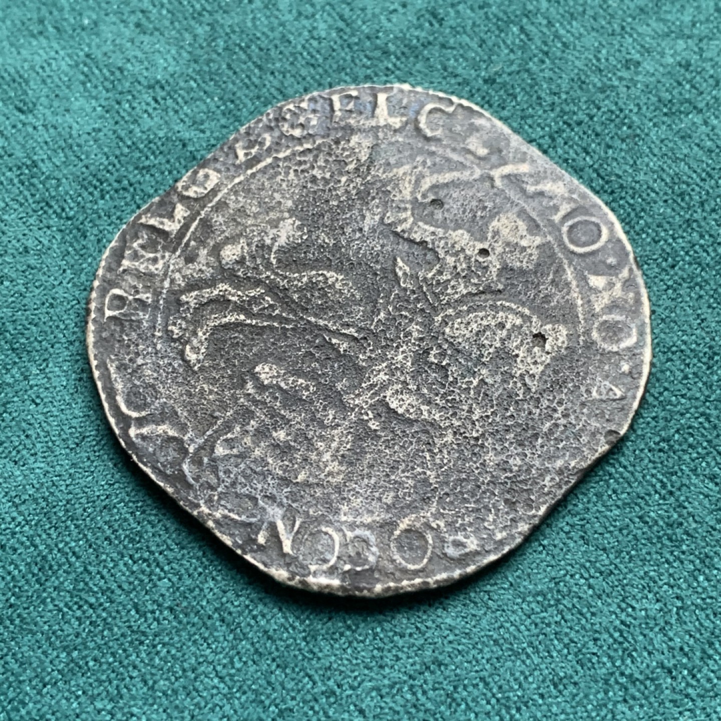 《竞宝斋》第164场-周日，周一，周四 3场 (全场包邮) 荷兰 16XX年 格尔德兰省省大马剑大银币 海捞品种  经过300多年的磨砺 被海水侵蚀的只剩下 20.3克