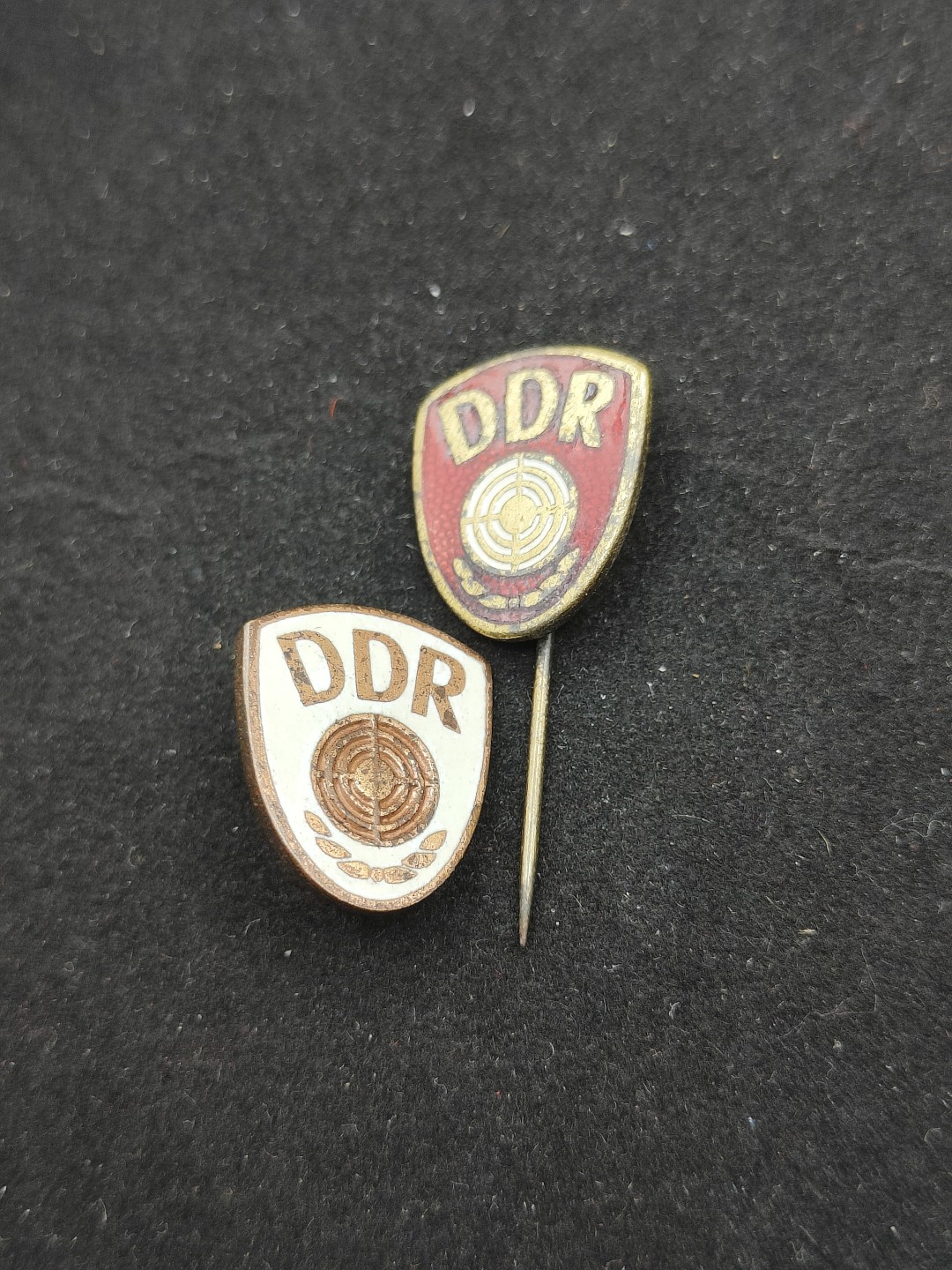 全场0元起拍 第56期 咸鱼国勋章拍卖专场 5月17日（周三）下午6：00开始 东德射击珐琅奖章一组