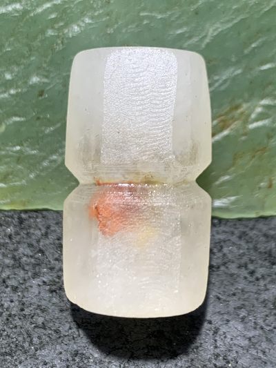 精美亚光满冰飘糖心料战国红玛瑙手工雕刻六棱桶珠一颗！ - 精美亚光满冰飘糖心料战国红玛瑙手工雕刻六棱桶珠一颗！