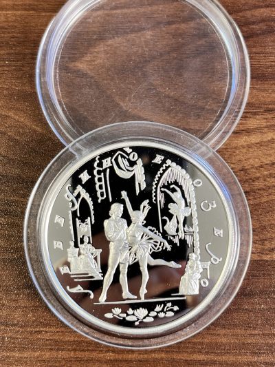 【海寧潮】俄罗斯1997年芭蕾系列天鹅湖5盎司精制纪念银币原价3200，有小细丝