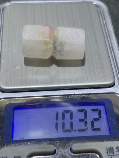 精美亚光满冰飘糖心料战国红玛瑙手工雕刻六棱桶珠一颗！ 精美亚光满冰飘糖心料战国红玛瑙手工雕刻六棱桶珠一颗！