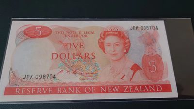 【世界钱币】精选微拍第62期暨2023年第九期 裸钞专场（有最新四月底币展卖剩品种） 新西兰5元纸币 全新绝品尾号704