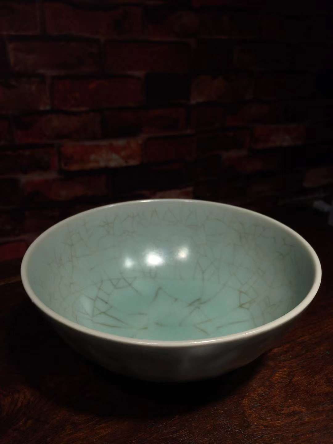 青瓷 龙泉窑瓷器碗 粉青釉 碗 蕉叶纹 开片均衡自然 釉汁肥润 器形规整 胎质细腻 温润如玉 高度73mm 直径173mm 重量370g