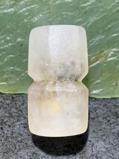 精美亚光满冰飘糖心料战国红玛瑙手工雕刻六棱桶珠一颗！ 精美亚光满冰飘糖心料战国红玛瑙手工雕刻六棱桶珠一颗！