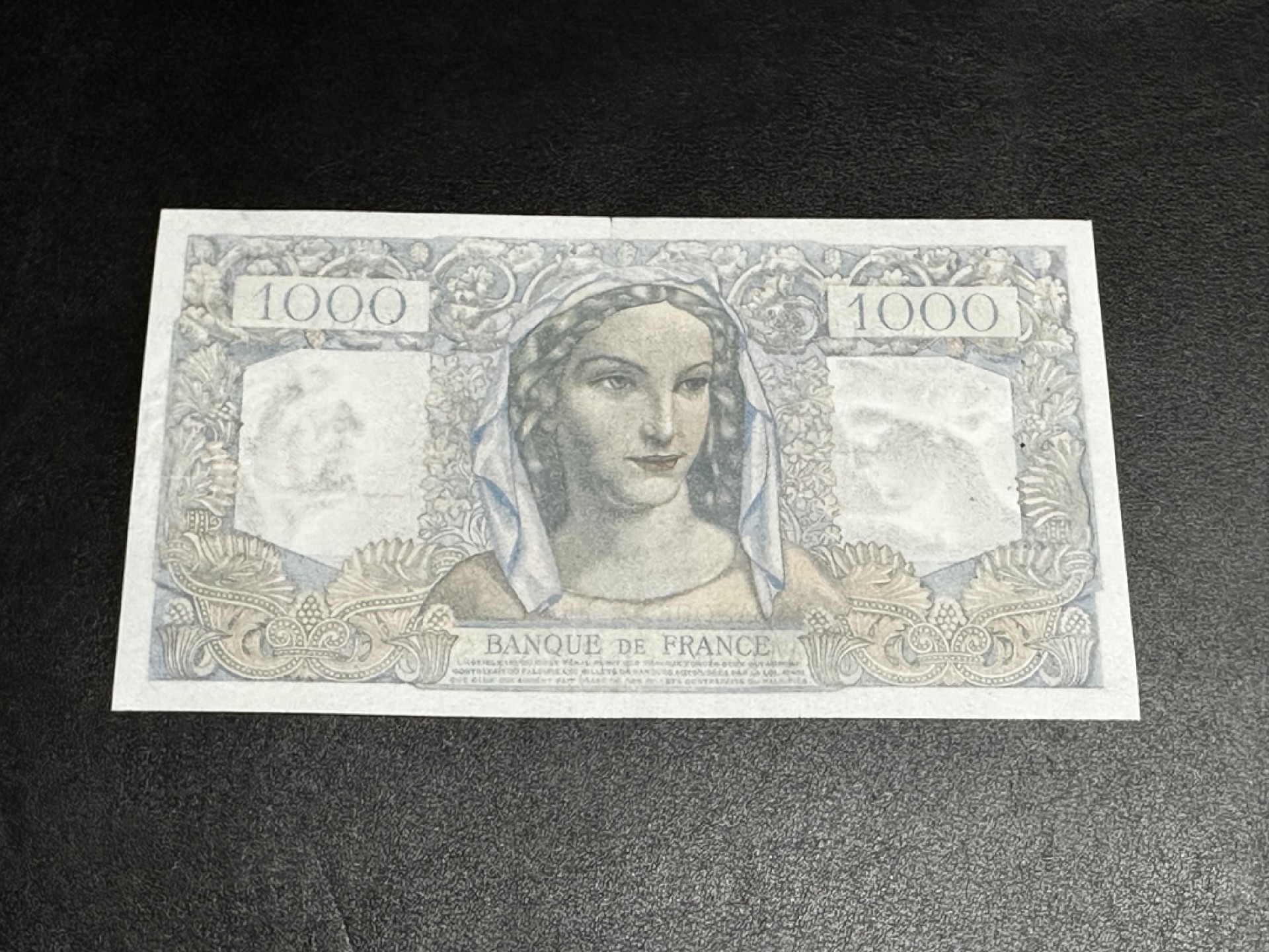 《外钞收藏家》第二百六十八期（连拍第二场） 1945年法国1000法郎 品相如图 有一个裂口