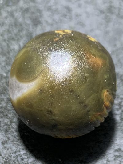 精美亚光战国红玛瑙手工雕刻银杏树叶随形圆珠一颗 精美亚光战国红玛瑙手工雕刻银杏树叶随形圆珠一颗