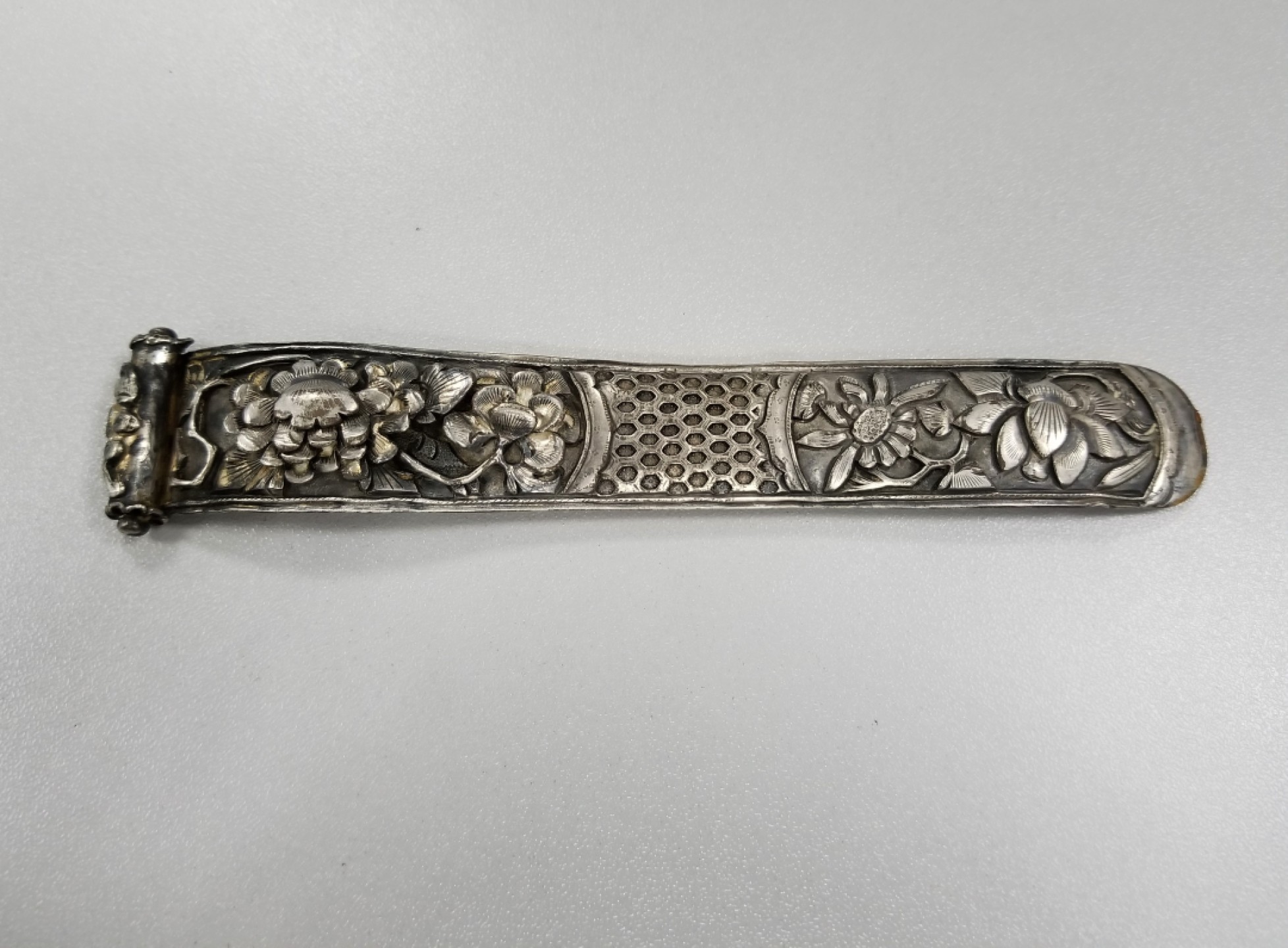 清代东北地区莲花牡丹纹满工铲地银扁方簪-厚重-背有款记-浮雕高耸