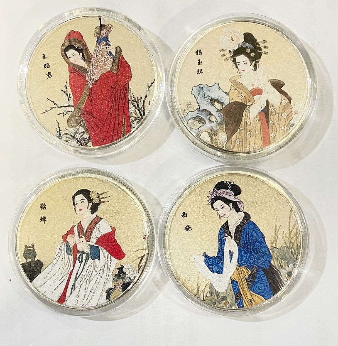 新的一周开始了 四大美女镀银纪念章直径45